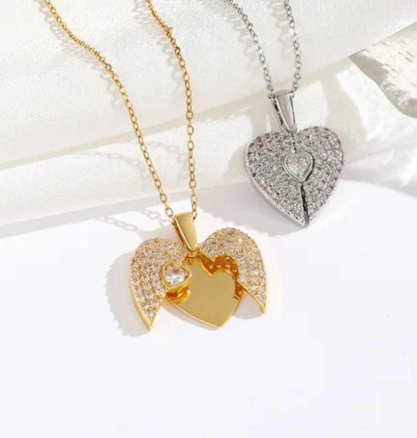 Custom Heart-Shaped Opening Pendant Necklace